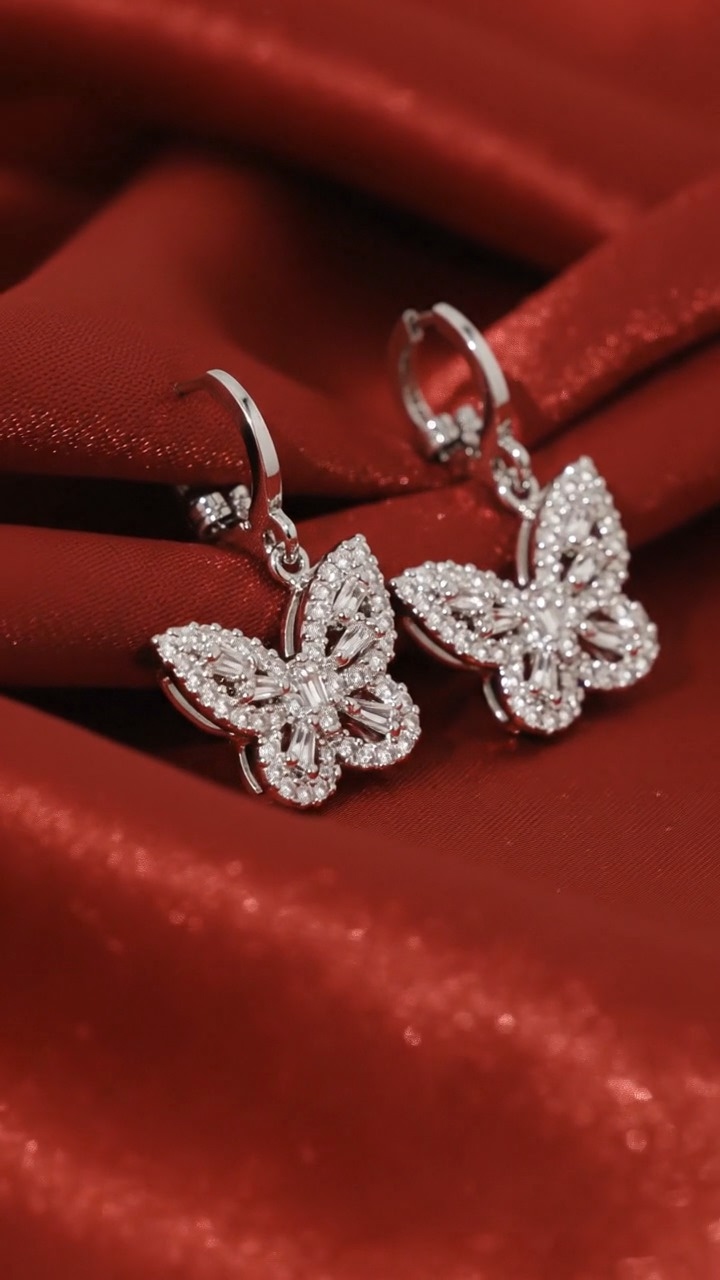 گوشواره جواهری مدل پروانه برند fashion jewelry رنگ ثابت